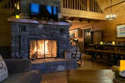 *Lake/Mtn View*Hot Tub*Fireplace*Game Room*