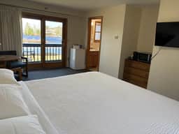 Juniper Motel-King-Pet Friendly-Upper Level-Room 15