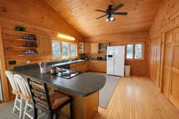 Hartford's Point Lodge Spacious Log Cabin *Perfect for families*