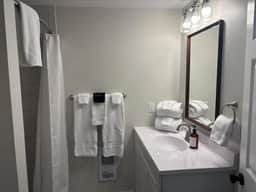 Juniper Motel-Deluxe Double Queen Suite-Pet Friendly-Kitchenette-Room 10