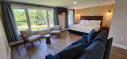 Juniper Motel-Deluxe King-Second Floor-Room 6