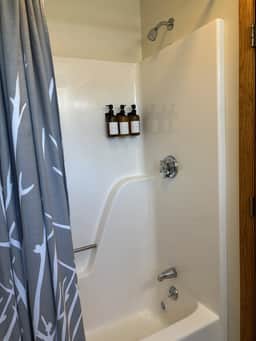Juniper Motel-Double Queen-Balcony-Pet Friendly-Room 14