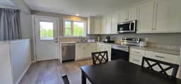 Juniper Motel-King Apartment-First Floor-Deck-Full Kitchen-Room 9