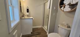 Juniper Motel-King Deluxe-Second Floor-Room 5