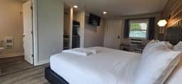 Juniper Motel-King Studio-Pet Friendly-Second Floor-Room 1