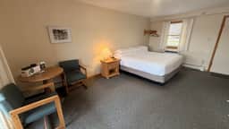 Juniper Motel-King-Jacuzzi-Balcony-Room 16