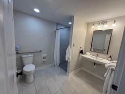 Motel-Lake Front-Double Queen-Ground Floor-Handicap Accessible-Pet Friendly-Room 11