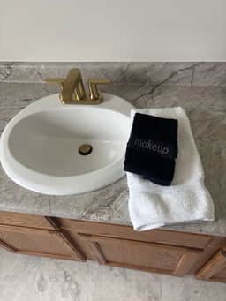 Juniper Motel-King-Pet Friendly-Upper Level-Room 15