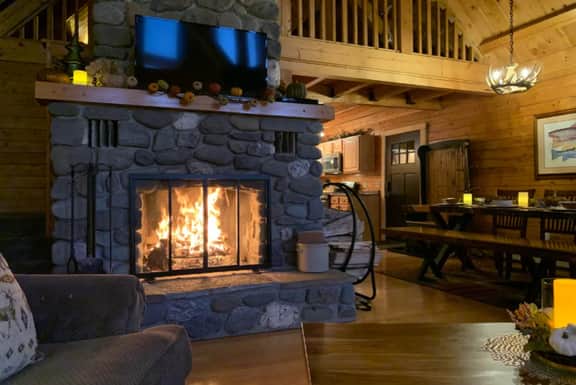 *Lake/Mtn View*Hot Tub*Fireplace*Game Room*
