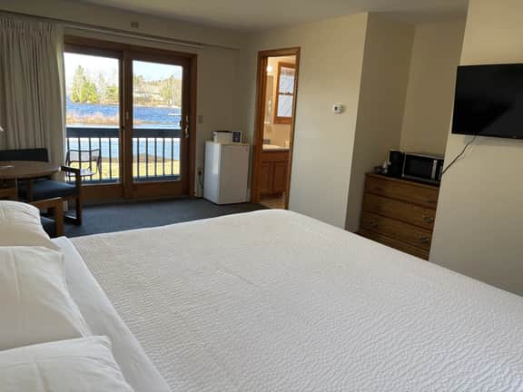Juniper Motel-King-Pet Friendly-Upper Level-Room 15