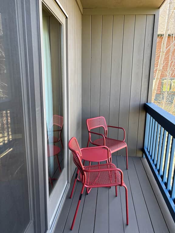 Juniper Motel- Double Queen- Pet Friendly-Balcony-Room 17