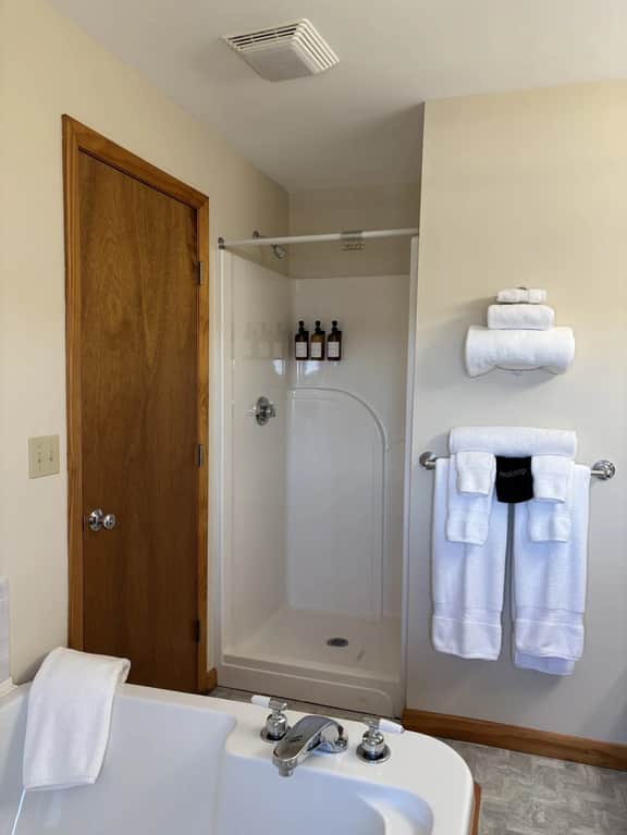 Juniper Motel - Pet Friendly-King Bed-Ground Floor- Room 21