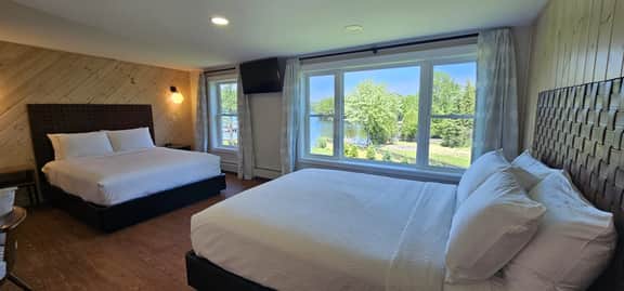 Juniper Motel-Deluxe Double Queen-Second Floor-Pet Friendly-Room 7
