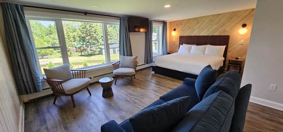 Juniper Motel-Deluxe King-Second Floor-Room 6