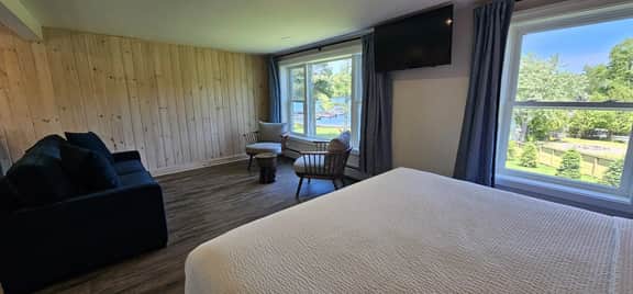 Juniper Motel-Deluxe King-Second Floor-Room 6