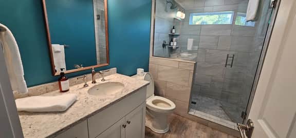 Juniper Motel-King Apartment-First Floor-Deck-Full Kitchen-Room 9