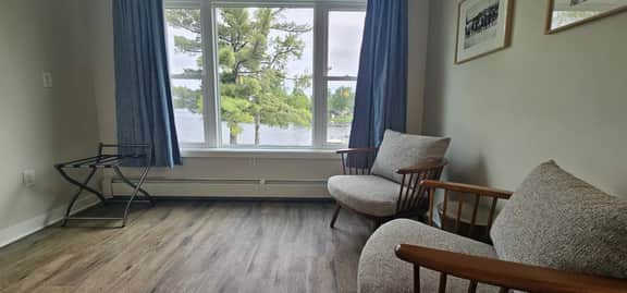Juniper Motel-King Studio-Pet Friendly-Second Level-Room 2