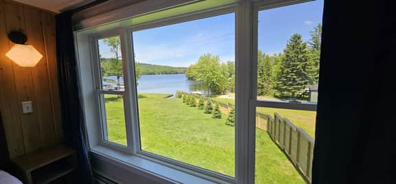 Juniper Motel-Lake Front-Single Queen-Second Floor-Room 8