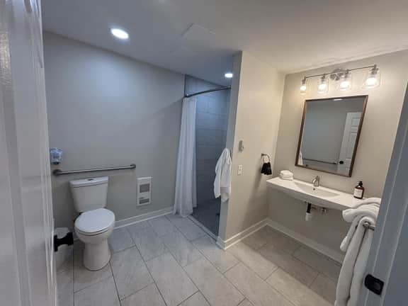 Motel-Lake Front-Double Queen-Ground Floor-Handicap Accessible-Pet Friendly-Room 11
