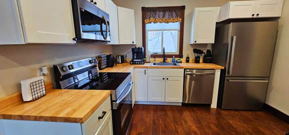 Pleasant Street Retreat -  Apartment 3BR