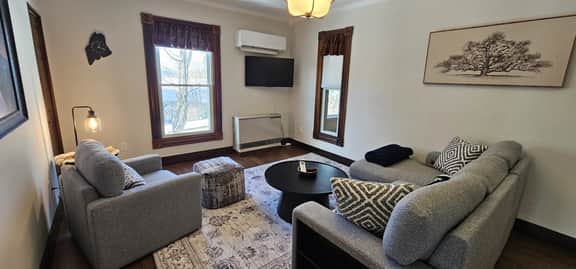 Pleasant Street Retreat -  Apartment 3BR