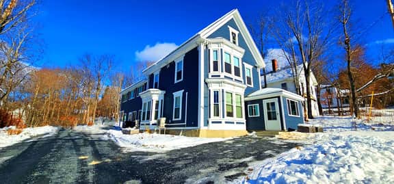 Pleasant Street Retreat -  Apartment 3BR