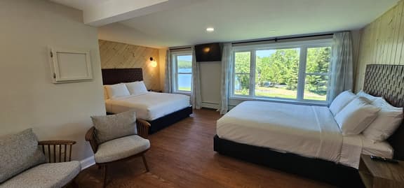 Juniper Motel-Deluxe Double Queen-Second Floor-Pet Friendly-Room 7