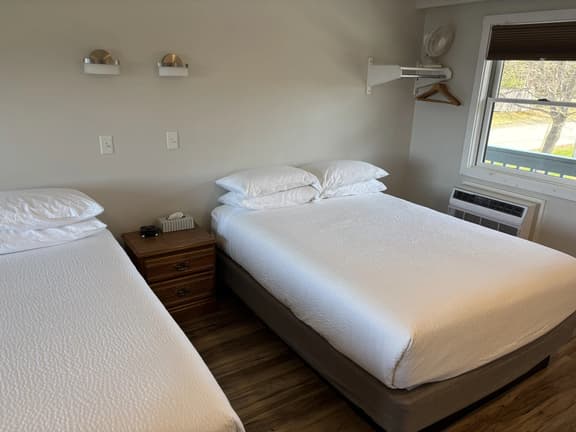 Juniper Motel-Double Queen-Pet Friendly-Balcony-Room 18