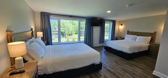 Juniper Motel-Double Queen-Pet Friendly-Second Level-Room 4