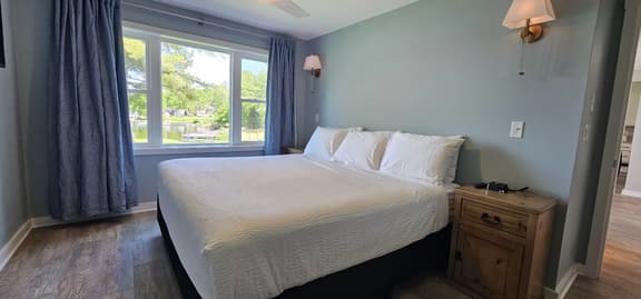 Juniper Motel-King Apartment-First Floor-Deck-Full Kitchen-Room 9