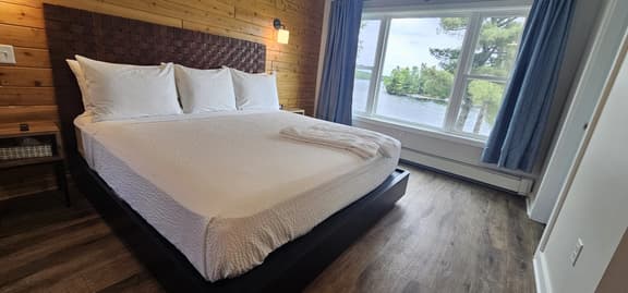Juniper Motel-King Studio-Pet Friendly-Second Floor-Room 1