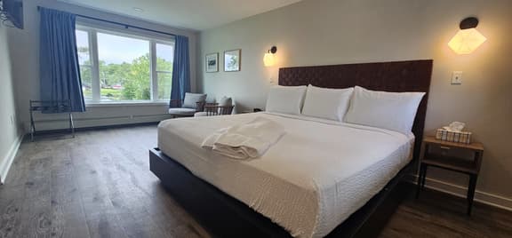 Juniper Motel-King Studio-Pet Friendly-Second Level-Room 2