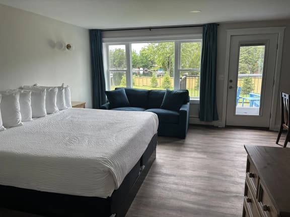 Juniper Motel-King Suite-Ground Floor-Room 12
