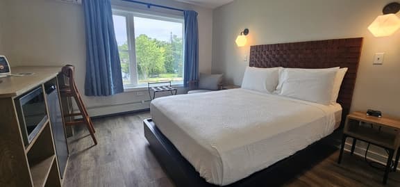 Juniper Motel-Single Queen-Studio-Second Floor-Room 3